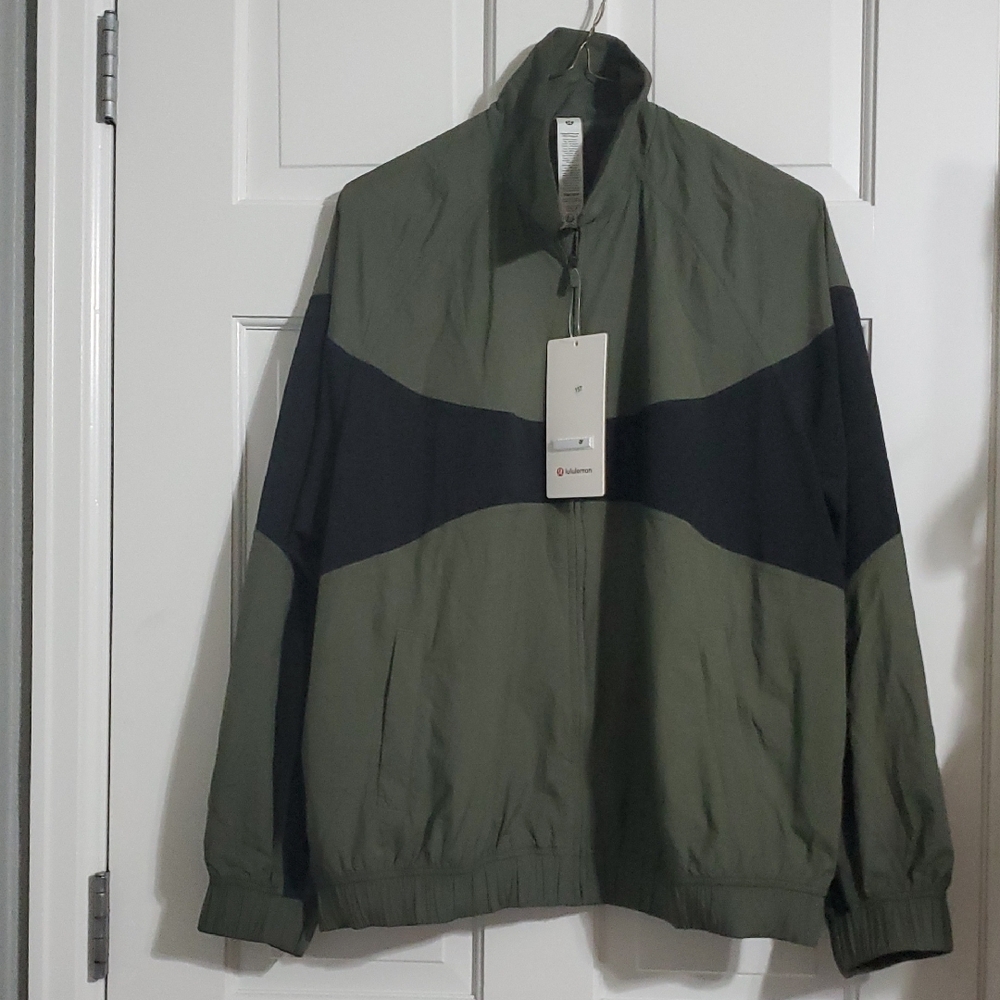NWT Lululemon Nylon Colourblock Jacket Womens Sz M ArmyGreen/Black Jacket